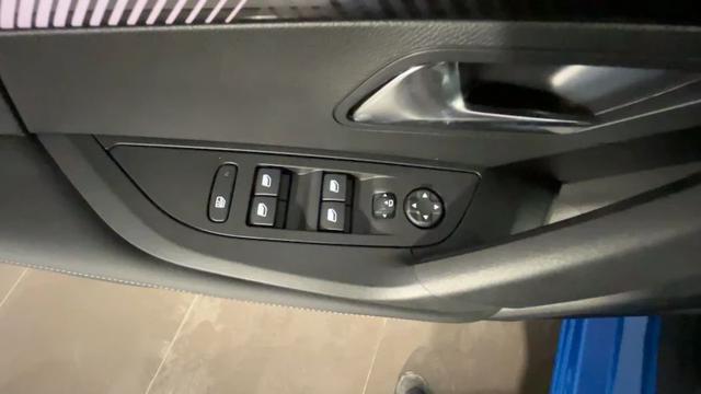 PEUGEOT 2008 usata, con Controllo automatico clima