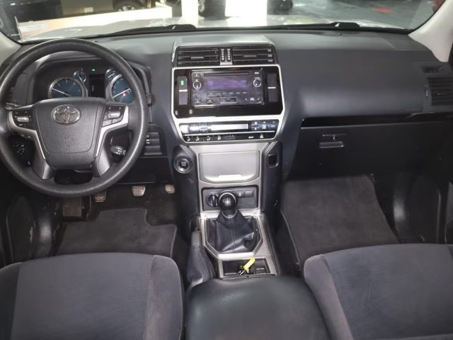 TOYOTA Land Cruiser usata, con USB
