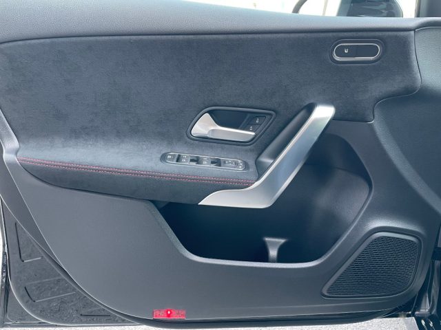 MERCEDES-BENZ A 180 usata, con USB