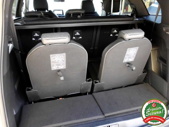 PEUGEOT 5008 usata, con Isofix