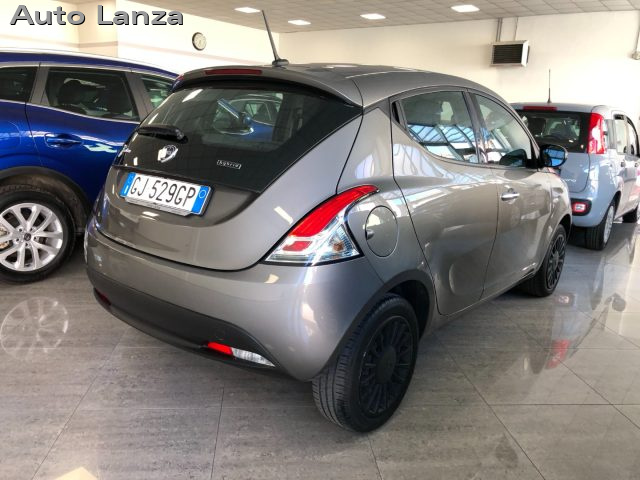 LANCIA Ypsilon usata, con Autoradio