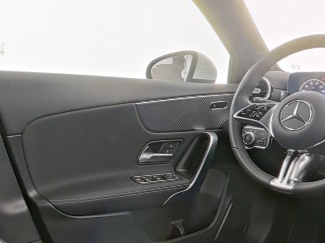 MERCEDES-BENZ A 180 usata, con Controllo automatico clima
