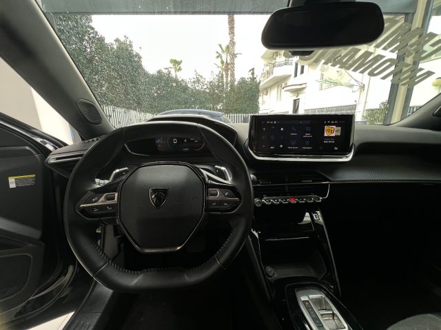 PEUGEOT 2008 usata, con Volante in pelle