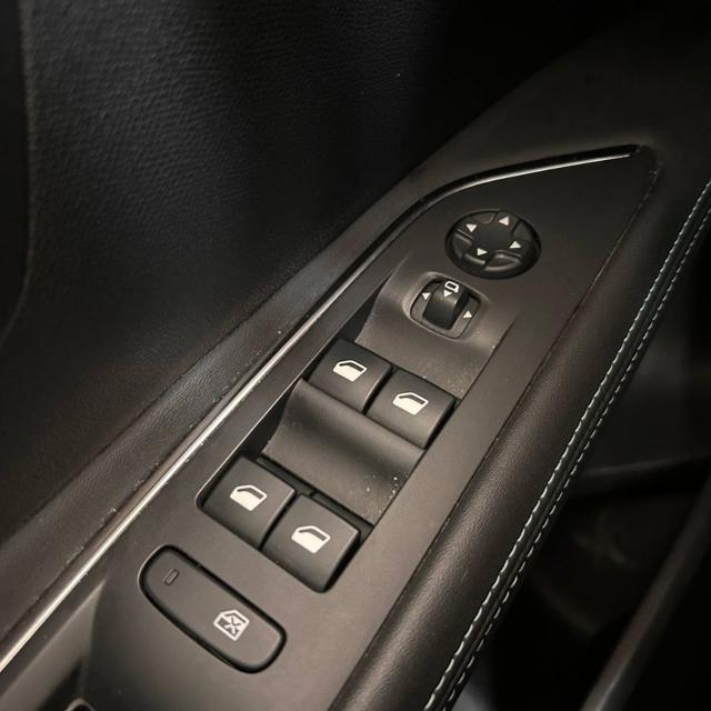 PEUGEOT 3008 usata, con Autoradio digitale