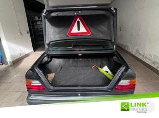 MERCEDES-BENZ E 200 usata 24