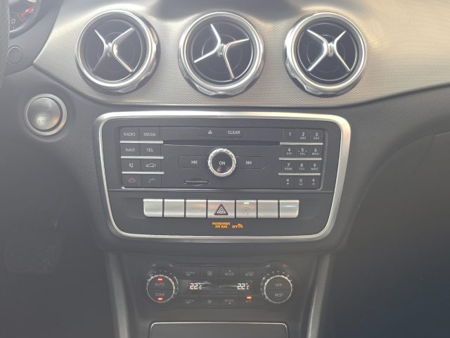 MERCEDES-BENZ GLA 200 usata, con Autoradio digitale
