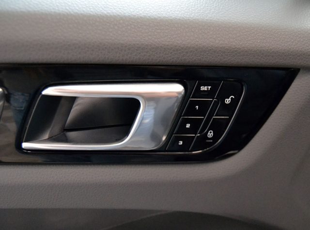PORSCHE Cayenne usata, con Autoradio