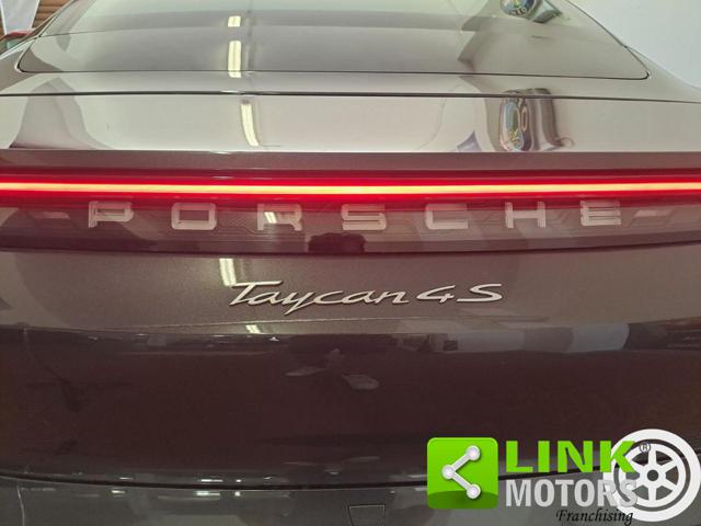 PORSCHE Taycan usata 26