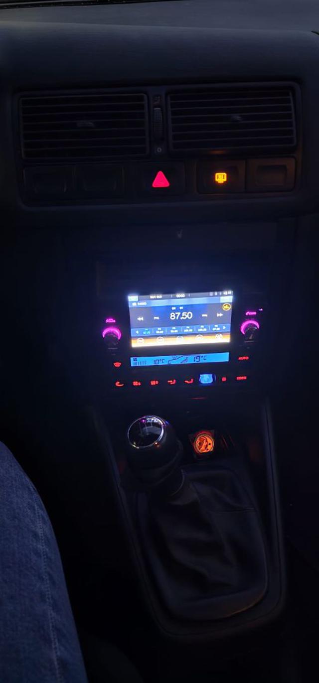 VOLKSWAGEN Golf usata, con Autoradio