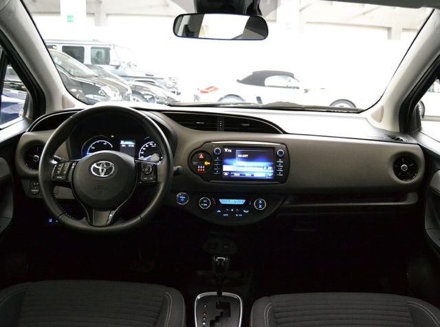 TOYOTA Yaris usata, con Autoradio