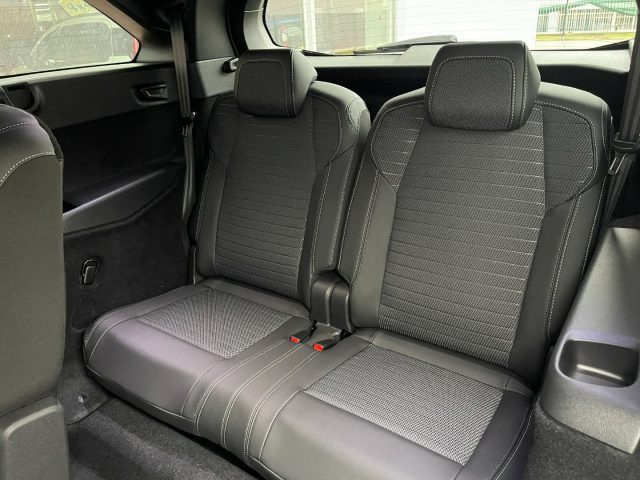 PEUGEOT 5008 usata, con Sistema di navigazione