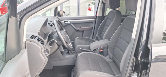VOLKSWAGEN Touran usata, con Sedile posteriore sdoppiato