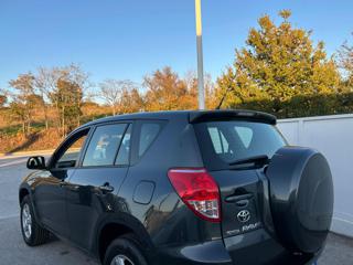 TOYOTA RAV 4 usata, con Autoradio