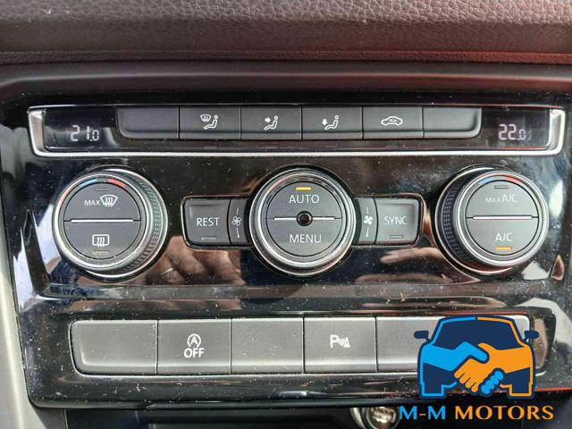 VOLKSWAGEN Touran usata, con Park Distance Control