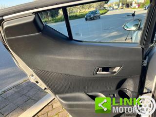 TOYOTA C-HR usata, con USB