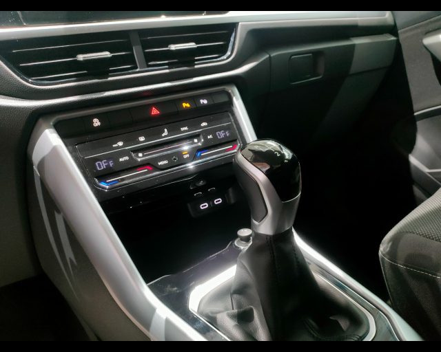 VOLKSWAGEN T-Roc usata, con USB