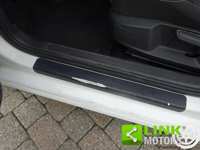 VOLKSWAGEN Golf usata, con Airbag testa