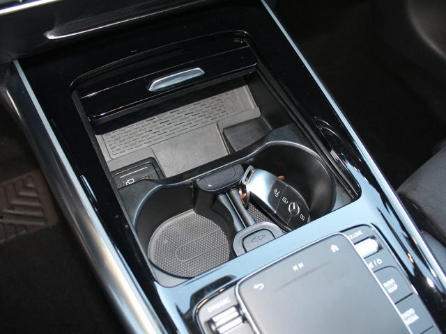 MERCEDES-BENZ GLA 220 usata, con Sensori di parcheggio posteriori