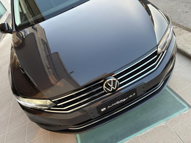 VOLKSWAGEN Passat Variant usata, con Leve al volante