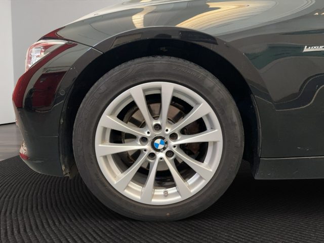 BMW 318 usata, con Fari Xenon