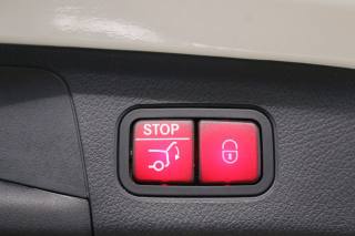 MERCEDES-BENZ GLA 200 usata, con Autoradio digitale