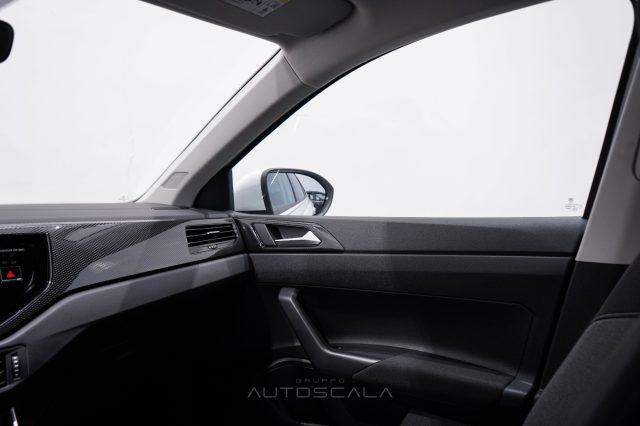VOLKSWAGEN Taigo usata, con USB