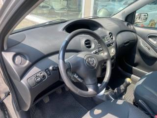 TOYOTA Yaris usata 15