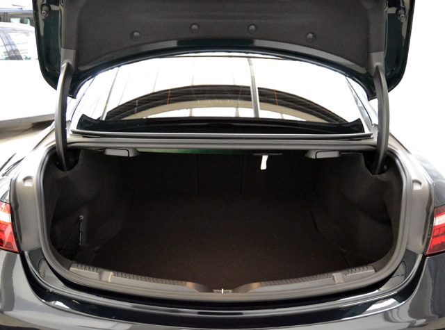 MERCEDES-BENZ E 200 usata, con Park Distance Control