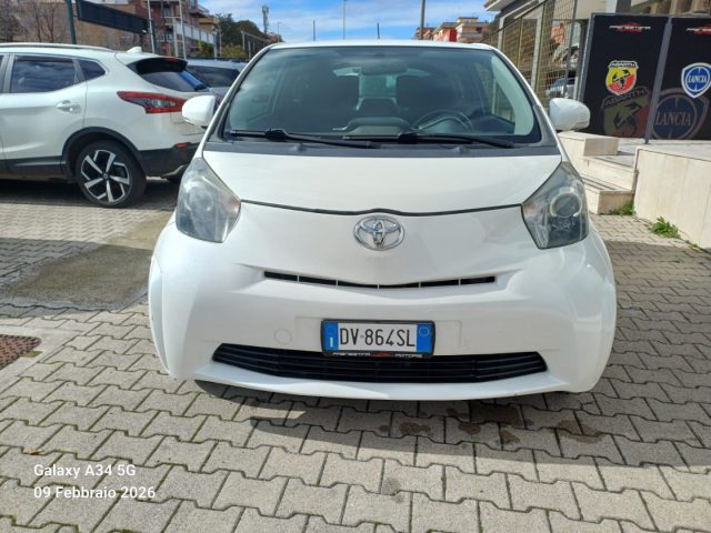 TOYOTA iQ usata, con Airbag