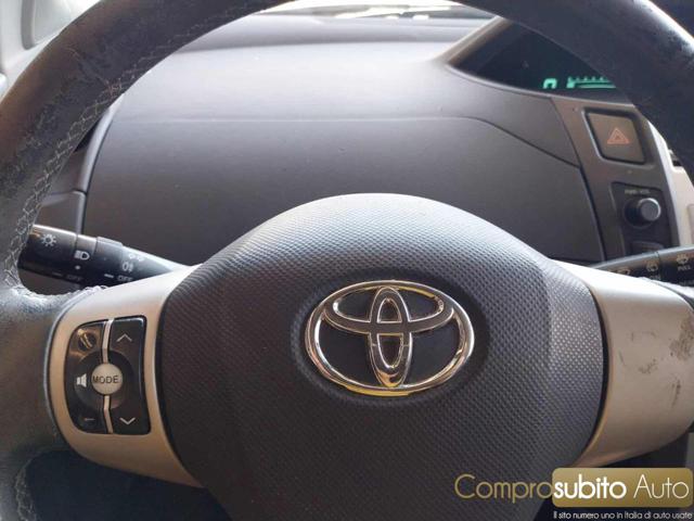 TOYOTA Yaris usata, con Sedile posteriore sdoppiato