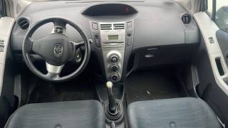 TOYOTA Yaris usata, con Autoradio