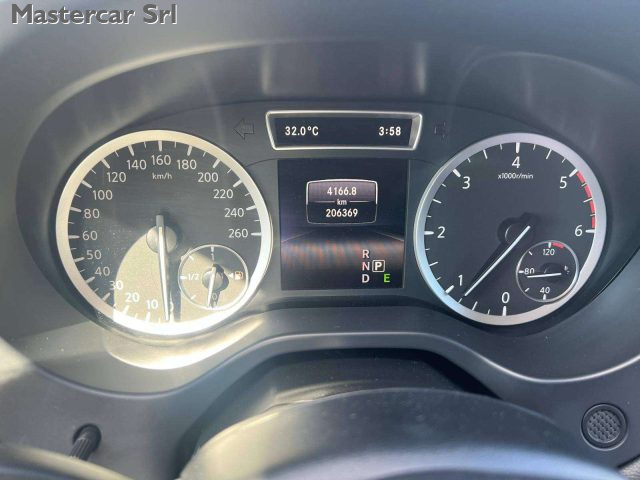 INFINITI Q30 usata 13