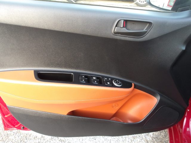 HYUNDAI i10 usata 8