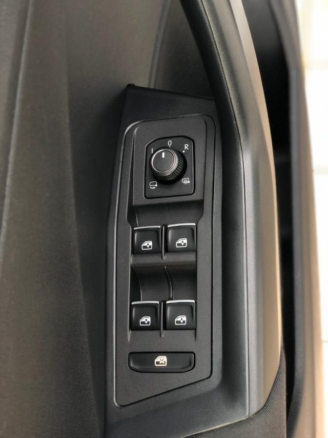 VOLKSWAGEN T-Roc usata, con Controllo elettronico della corsia