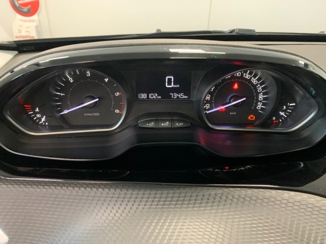 PEUGEOT 2008 usata, con Touch screen