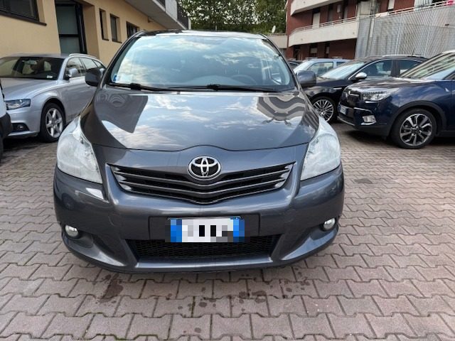 TOYOTA Verso usata, con Airbag