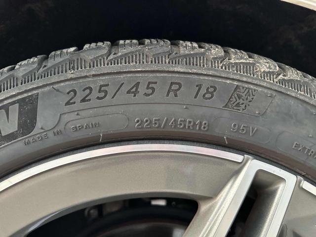 MERCEDES-BENZ B 180 usata, con Hill holder