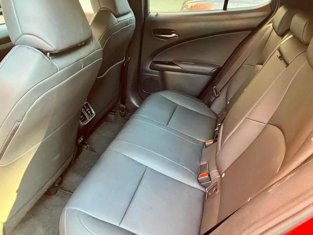 LEXUS UX 250h usata, con Sedile posteriore sdoppiato
