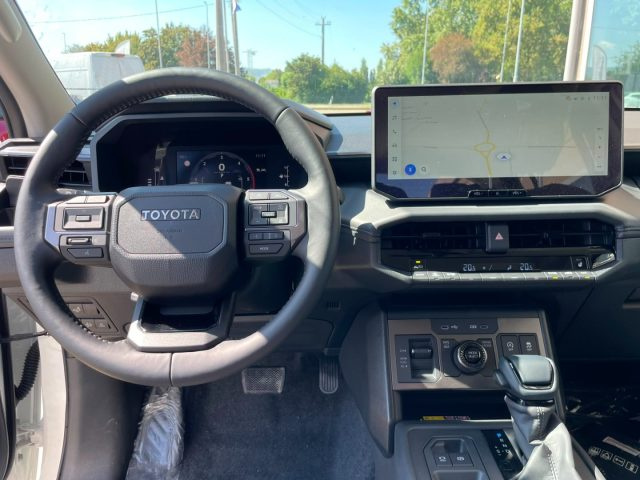 TOYOTA Hilux usata, con Hill holder