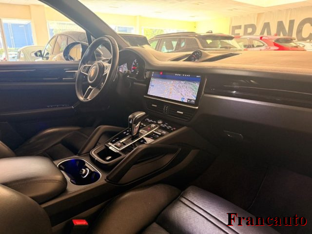 PORSCHE Cayenne usata, con Autoradio