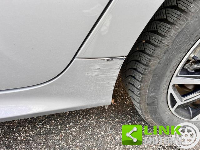 TOYOTA Yaris usata 31