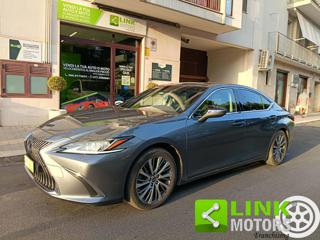 LEXUS ES 300 usata, con Hill holder