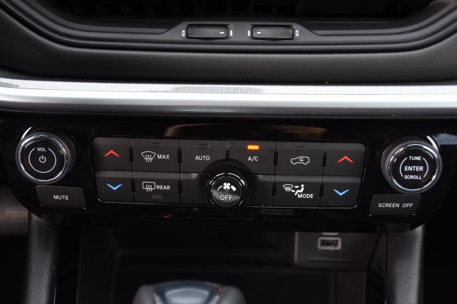 JEEP Compass usata, con Volante in pelle