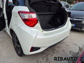 TOYOTA Yaris usata, con Luci diurne LED