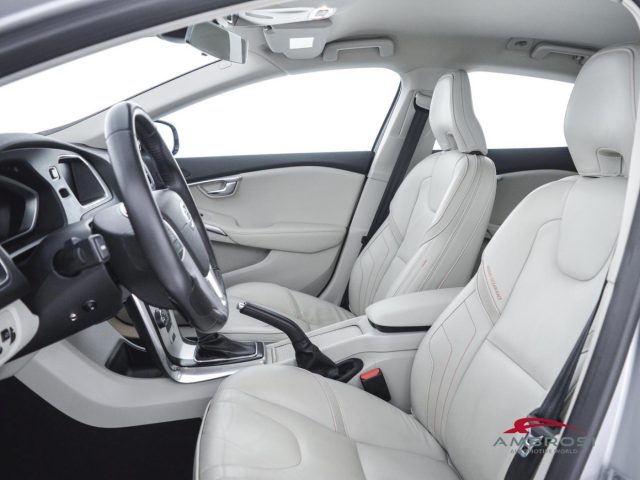 VOLVO V40 Cross Country usata 8