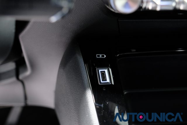 PEUGEOT 2008 usata, con Autoradio digitale