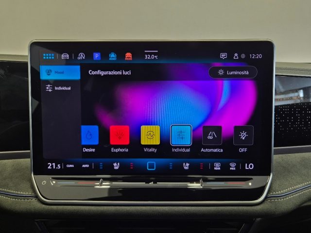 VOLKSWAGEN Passat usata, con Volante in pelle