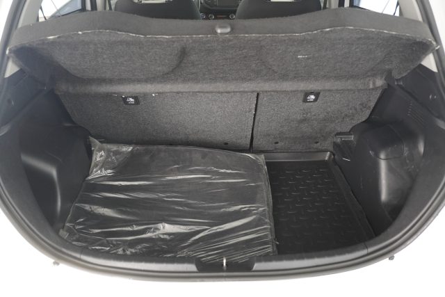 TOYOTA Yaris usata 6