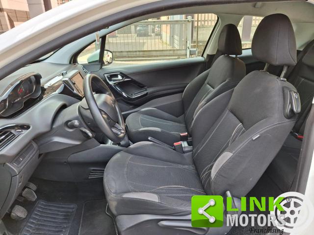 PEUGEOT 208 usata, con Autoradio