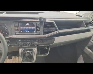 VOLKSWAGEN T6 Caravelle usata, con USB